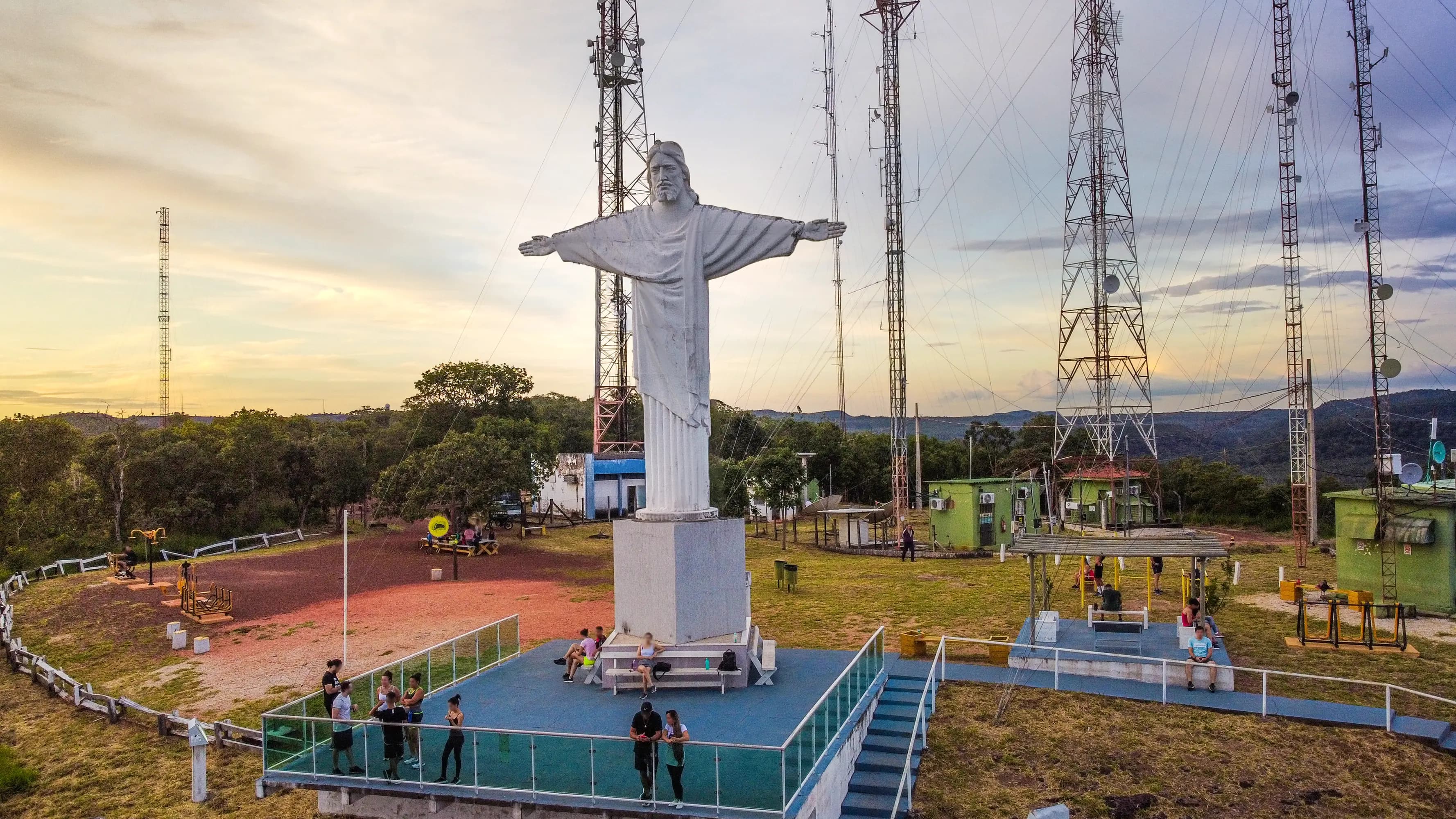 Estátua do Cristo no Mirante da Serra Azul