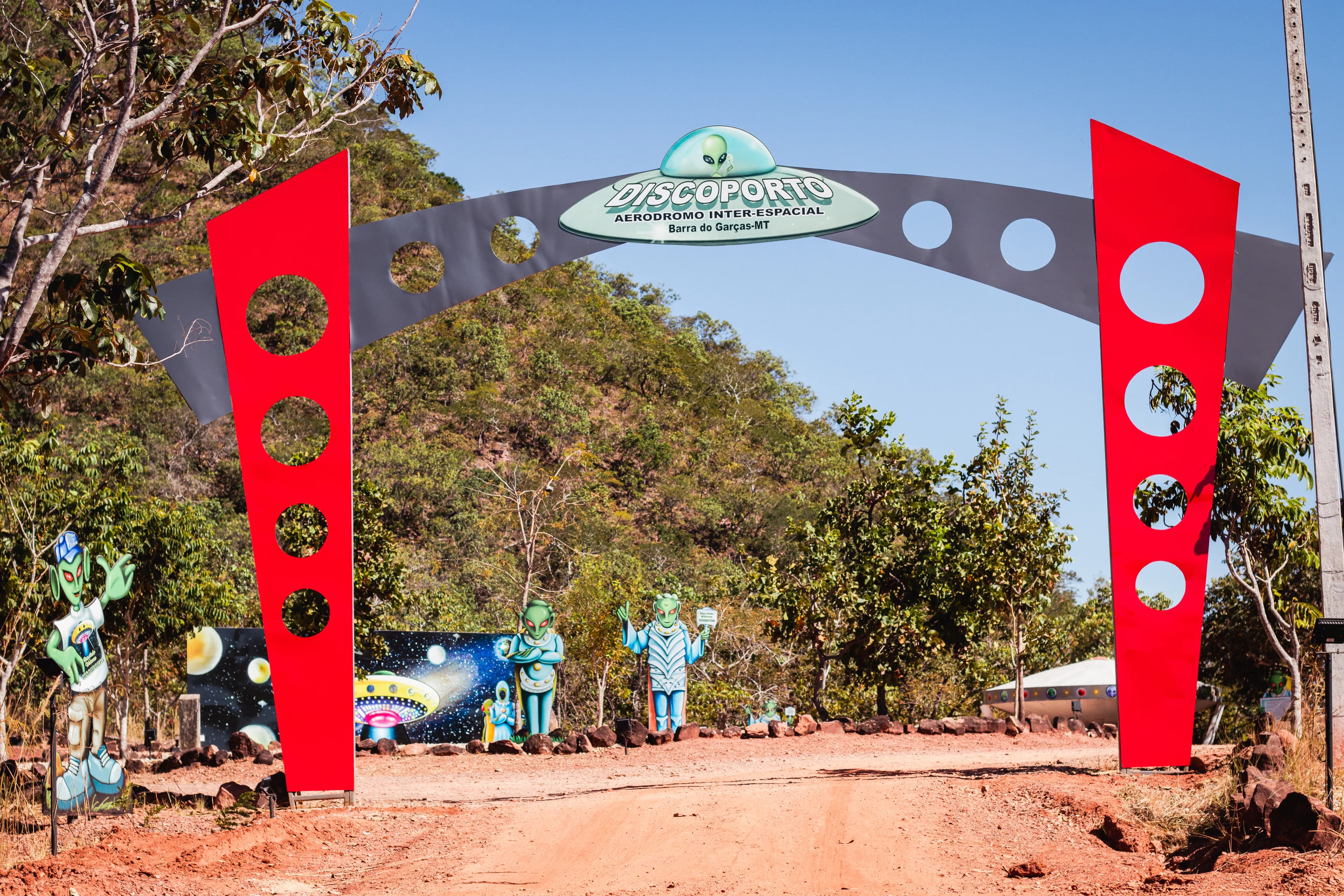 Entrada com a fachada do discoporto